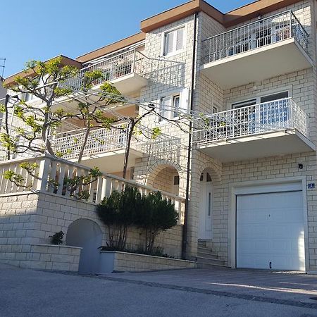 Apartments Sara Podstrana Bagian luar foto